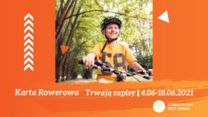 obraz na tle leśnego krajobrazu nastoletni kolarz w pomarańczowej koszulce z numerem 58 na dole pomarańczowa ramka biały napis karta rowerowa