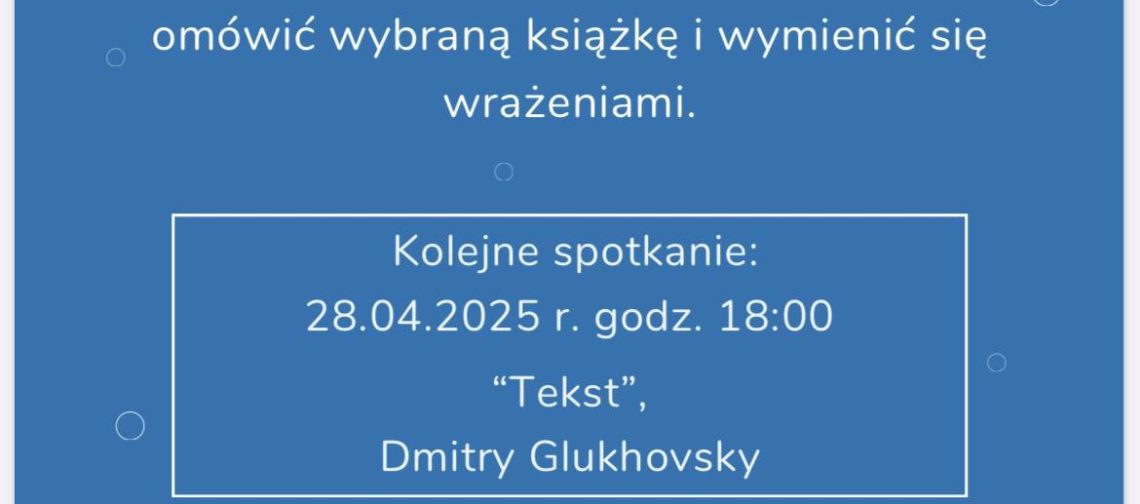 obraz plakat promujący Klub Książki organizowany przez Ołbińskie Centrum Aktywności Lokalnej. Na niebieskim tle znajduje się tekst zachęcający do dołączenia do klubu, aby omówić wybraną książkę i wymienić się wrażeniami. Kolejne spotkanie odbędzie się 31.03.2025 o godzinie 18:00, a omawiana będzie książka "Mur duchów" autorstwa Sarah Moss. Na dole plakatu znajduje się informacja o Ołbińskim Centrum Aktywności Lokalnej oraz zachęta do poznania ciekawych ludzi i odkrycia świata wspaniałych historii. W tle widoczne są ikony książek i symboliczne grafiki