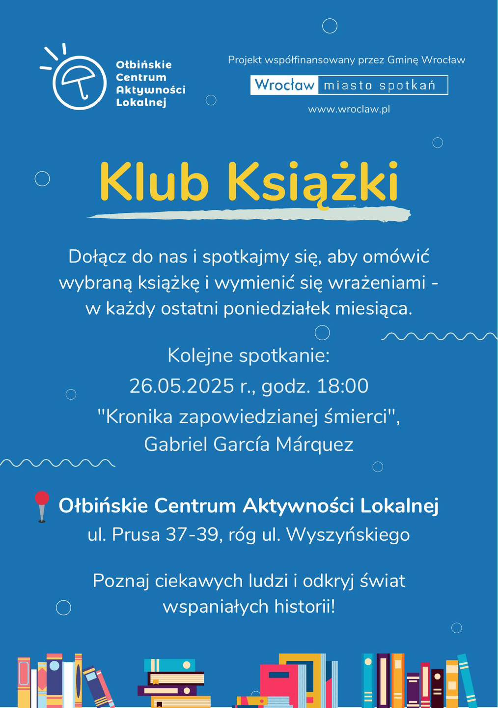 obraz plakat promujący Klub Książki organizowany przez Ołbińskie Centrum Aktywności Lokalnej. Na niebieskim tle znajduje się tekst zachęcający do dołączenia do klubu, aby omówić wybraną książkę i wymienić się wrażeniami. Kolejne spotkanie odbędzie się 31.03.2025 o godzinie 18:00, a omawiana będzie książka "Mur duchów" autorstwa Sarah Moss. Na dole plakatu znajduje się informacja o Ołbińskim Centrum Aktywności Lokalnej oraz zachęta do poznania ciekawych ludzi i odkrycia świata wspaniałych historii. W tle widoczne są ikony książek i symboliczne grafiki
