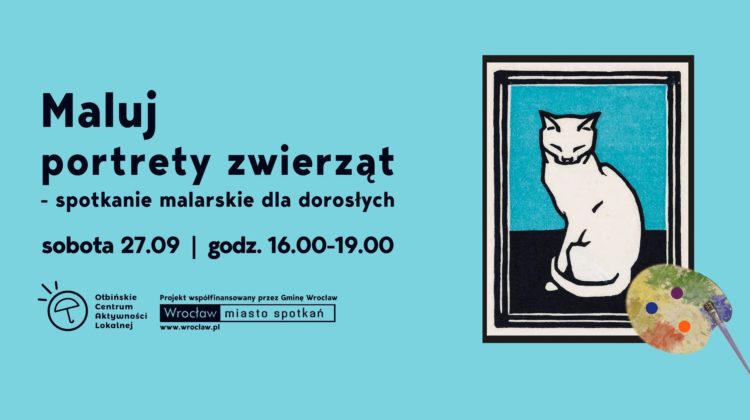 obraz na niebieskim tle. Po lewej stronie duży, czarny tekst: "Maluj portrety zwierząt - spotkanie malarskie dla dorosłych Po prawej stronie plakatu znajduje się rysunek kota na tle niebieskiego prostokąta z czarnym kontrastowym obramowaniem. Obok obrazu kota leży paleta malarska z pędzlem, na której są trzy kolorowe plamki farb: zielona, fioletowa i pomarańczowa.