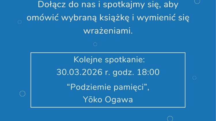 obraz plakat promujący Klub Książki organizowany przez Ołbińskie Centrum Aktywności Lokalnej. Na niebieskim tle znajduje się tekst zachęcający do dołączenia do klubu, aby omówić wybraną książkę i wymienić się wrażeniami. Kolejne spotkanie odbędzie się 31.03.2025 o godzinie 18:00, a omawiana będzie książka "Mur duchów" autorstwa Sarah Moss. Na dole plakatu znajduje się informacja o Ołbińskim Centrum Aktywności Lokalnej oraz zachęta do poznania ciekawych ludzi i odkrycia świata wspaniałych historii. W tle widoczne są ikony książek i symboliczne grafiki