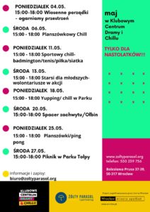 obraz z harmonogramem wydarzeń na marzec w Klubowym Centrum Dramy i Chillu. Po lewej stronie znajduje się lista spotkań z datami i godzinami, a po prawej zielone pole z napisem „maj w Klubowym Centrum Dramy i Chillu”. Na dole są dane kontaktowe i logotypy