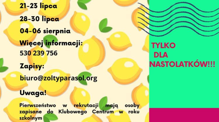 Plakat rekrutacyjny na wakacyjny „Chill Camp” dla nastolatków. Tło po lewej stronie stanowi jasny kremowy kolor w gęsty wzór żółtych cytryn z zielonymi listkami. Po prawej jest pionowy pas w kolorze seledynowym u góry i różowo‑fuksjowym na dole. Tekst po lewej stronie: „Chill Camp Godziny: 10:00–15:00 Terminy: 14–16 lipca 21–23 lipca 28–30 lipca 04–06 sierpnia Więcej informacji: 530 239 756 Zapisy: biuro@zoltyparasol.org Uwaga! Pierwszeństwo w rekrutacji mają osoby zapisane do Klubowego Centrum w roku szkolnym” Po prawej, w seledynowej części, tekst: „Wakacje w Klubowym Centrum Dramy i Chillu” Niżej, obok rysunku falistych linii, tekst w kolorze różowym: „TYLKO DLA NASTOLATKÓW!!!” W dolnej różowo‑fuksjowej części po prawej: „www.zoltyparasol.org telefon: 530 239 756 Bolesława Prusa 37–39, 50–317 Wrocław” Na samym dole po lewej czarny prostokąt z logo: „KLUBOWE CENTRUM DRAMY & CHILLU” Obok na żółtym tle logo fundacji: okrąg z parasolem i napis: „ŻÓŁTY PARASOL i partnerzy” Na dole po prawej mały tekst: „Projekt współfinansowany przez Gminę Wrocław” oraz logo Wrocławia z napisem: „Wrocław miasto spotkań” i adresem: „www.wroclaw.pl”.