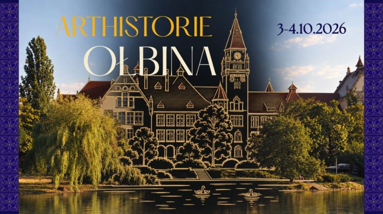Plakat wydarzenia artystyczno‑historycznego. W centrum widać fotografię zabytkowego, jasnego budynku z wysoką wieżą zegarową, stojącego nad wodą, otoczonego drzewami w ciepłym, złotym świetle zachodzącego słońca. Na tę fotografię nałożony jest złoty, linearny rysunek tego samego budynku z drzewami i wodą, z dwiema łódkami lub łabędziami na tafli. Tło nieba jest jasnoniebieskie z kilkoma chmurami. Po lewej stronie u góry widnieje duży napis: „ARTHIS­TORIE” w złotym kolorze. Pod nim, na środku, znajduje się biały napis: „OŁBINA” (litera „Ł” jest lekko przecięta przez grafiki budynku). W prawym górnym rogu jest tekst: „3–4.10.2026” w ciemnoniebieskim kolorze. Po lewej i prawej krawędzi plakatu biegną pionowe, szerokie, ciemnofioletowe pasy z powtarzającym się dekoracyjnym motywem geometryczno‑roślinnym w jaśniejszym fiolecie.